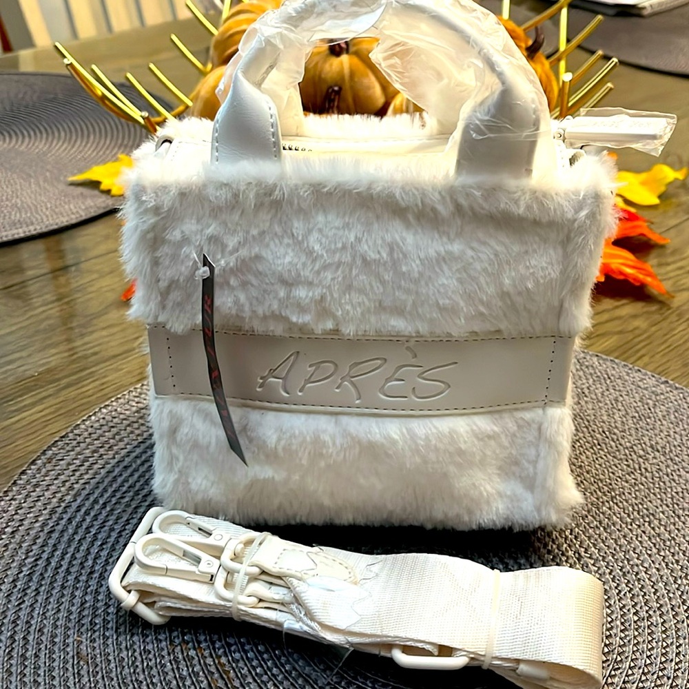 Betsy Johnson APRES SMALL HANDBAG /TOTE